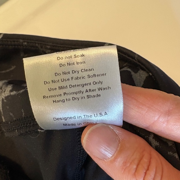 KIAVA Women’s Leggings Size Medium Pockets Black and White Marble Activewear - Picture 7 of 7